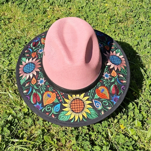 Embroidered Hats. - Picture 10 of 15